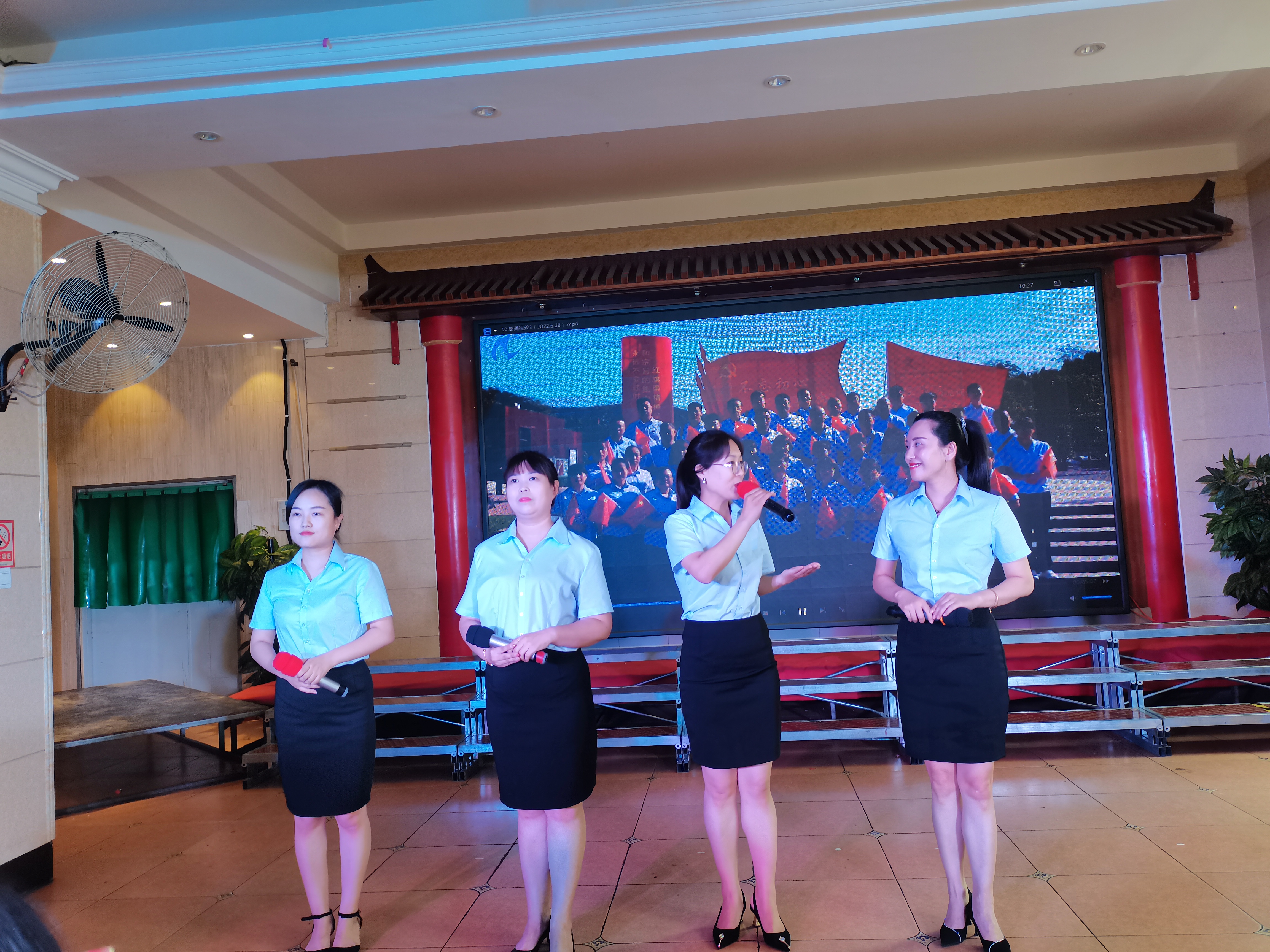 河南鴻宸參加鋼五區(qū)歡慶七一 “喜迎二十大 永遠跟黨走”紅色詩歌誦讀活動！